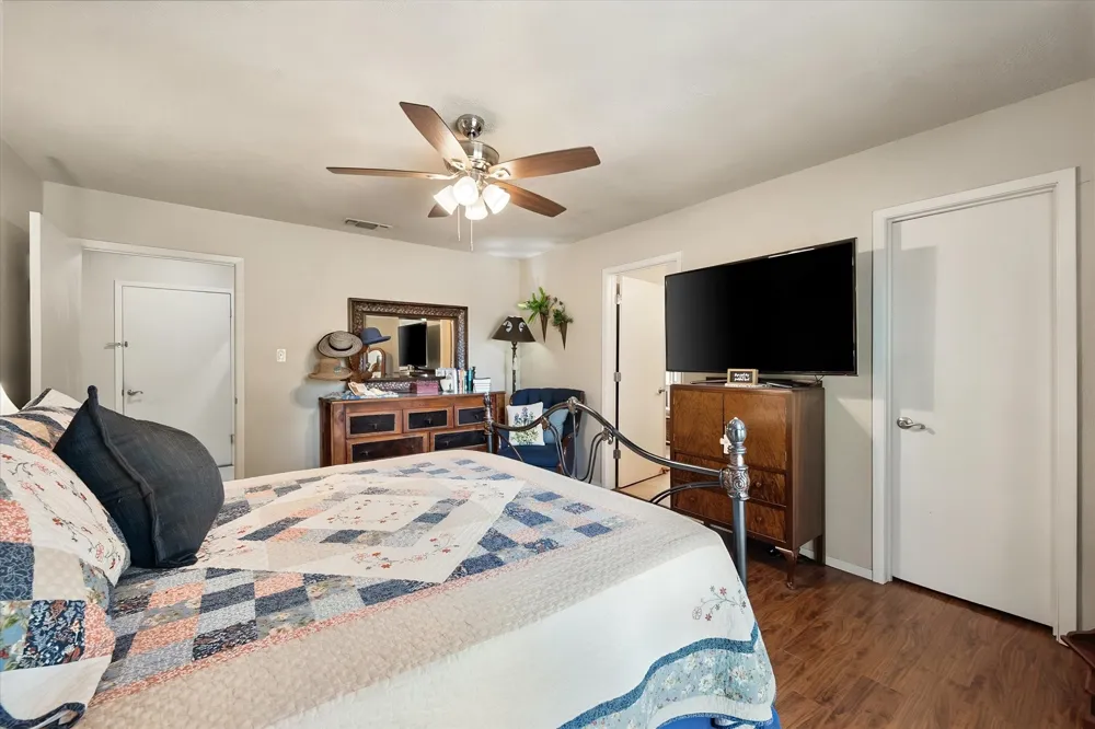 1032 E Enon Avenue Everman, TX 76140