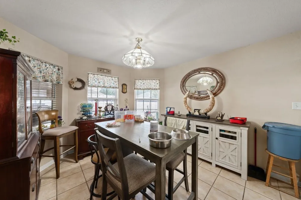 105 Topaz Circle Hewitt, TX 76643