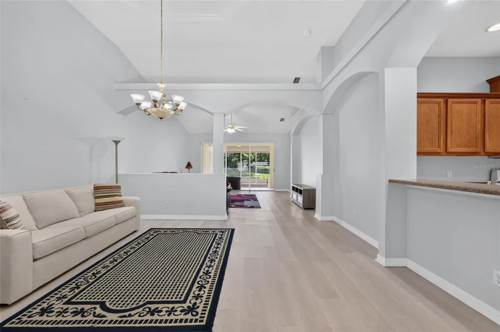 1113 SAVANNAH LANDINGS AVENUE Valrico, FL 33596