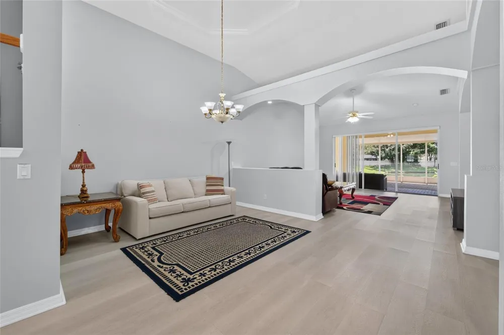 1113 SAVANNAH LANDINGS AVENUE Valrico, FL 33596