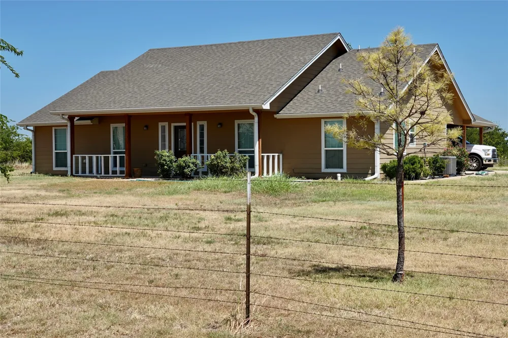 3740 CR 127 Gatesville, TX 76528