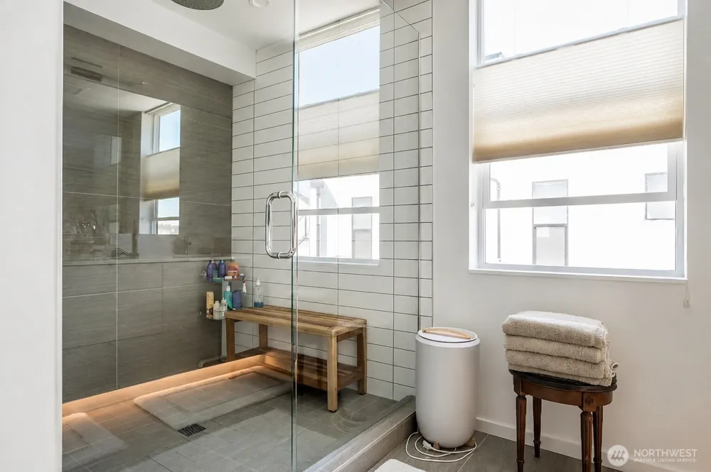 3833 23rd Avenue W #B Seattle, WA 98199