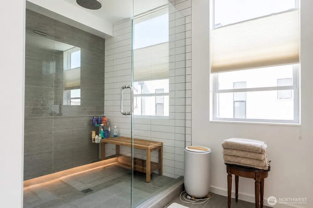 3833 23rd Avenue W #B Seattle, WA 98199