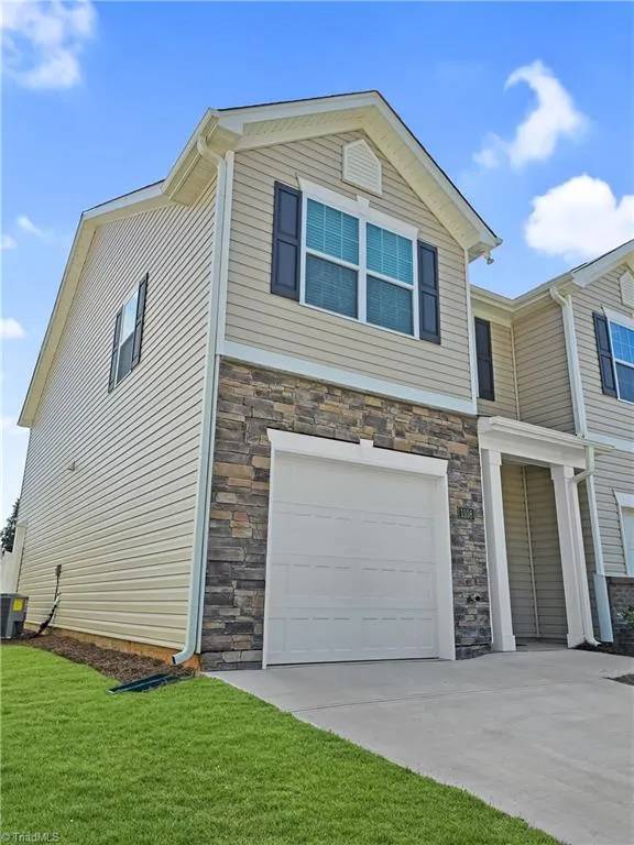 1108 Evelynnview Lane Kernersville, NC 27284
