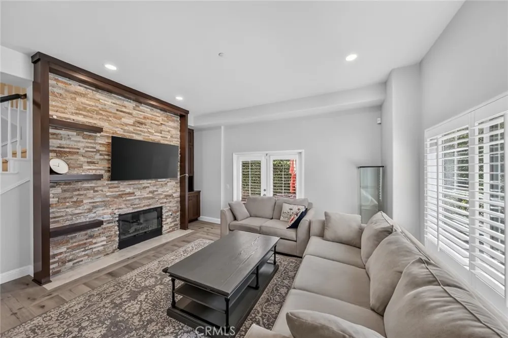 15 E Alegria Sierra Madre, CA 91024