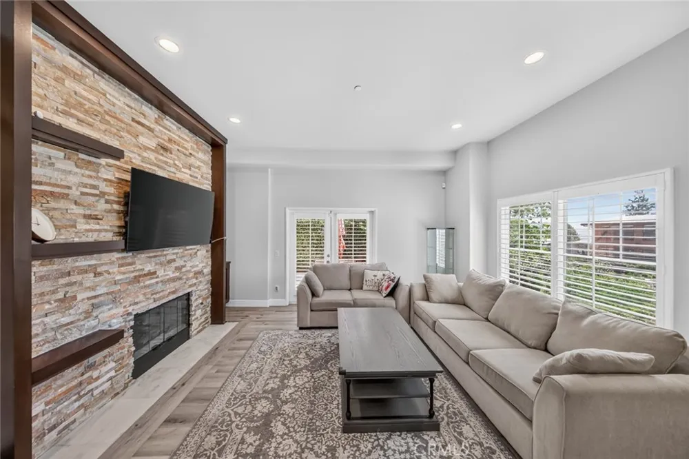 15 E Alegria Sierra Madre, CA 91024