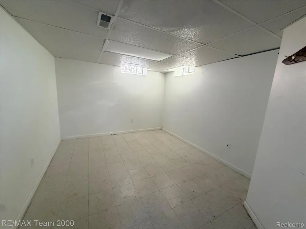 23011 Oak Street Dearborn City, MI 48128