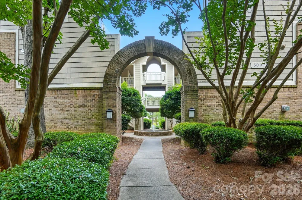 5007 Sharon Road Charlotte, NC 28210