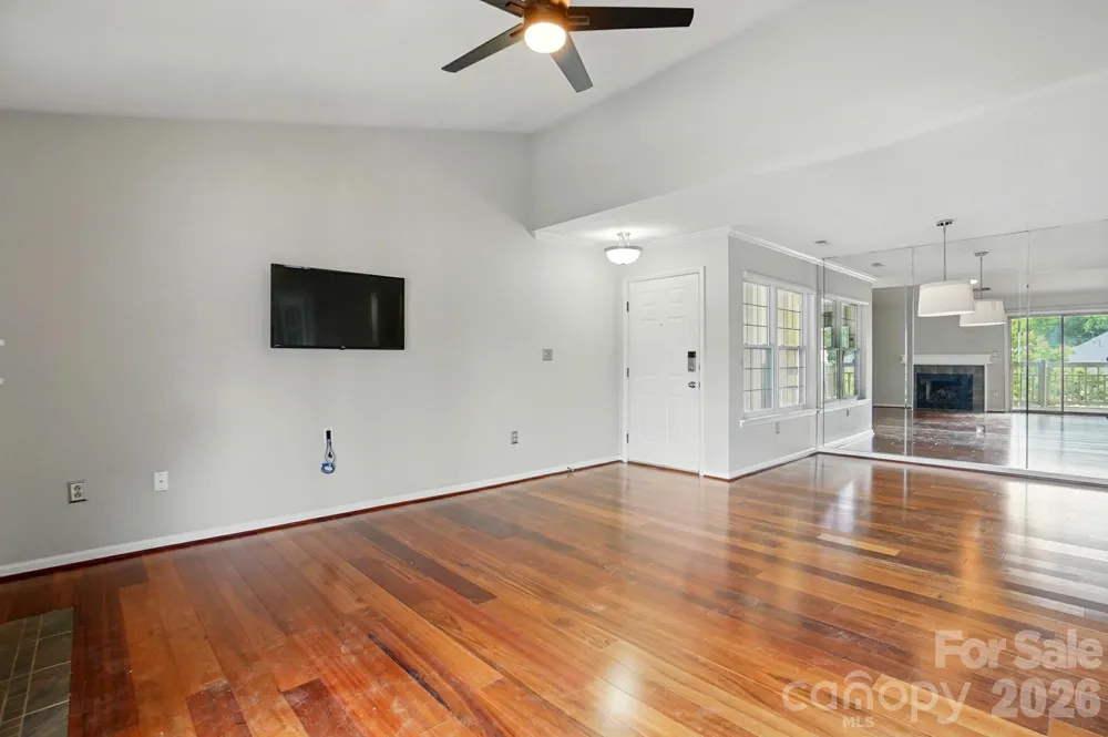 5007 Sharon Road Charlotte, NC 28210