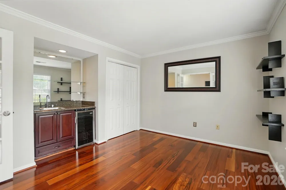 5007 Sharon Road Charlotte, NC 28210