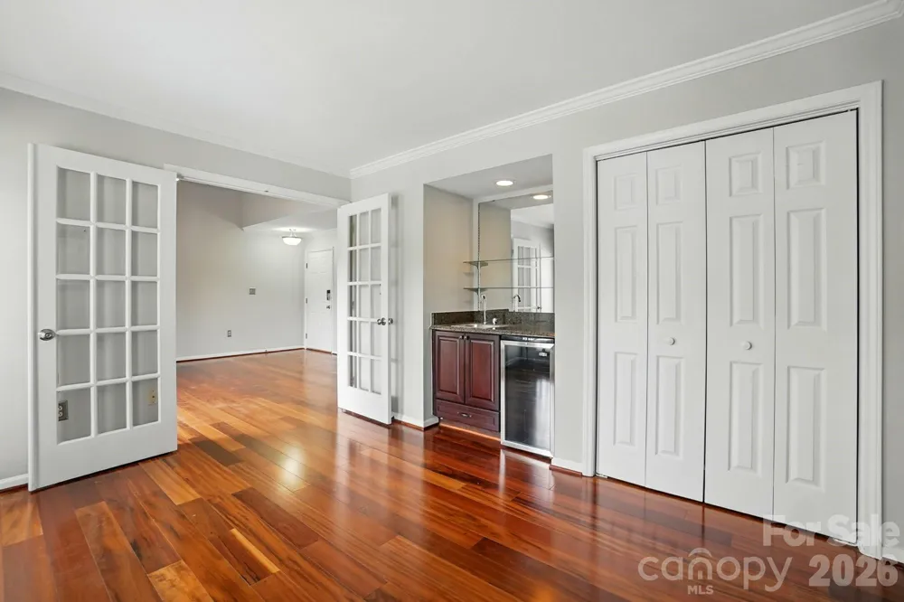 5007 Sharon Road Charlotte, NC 28210