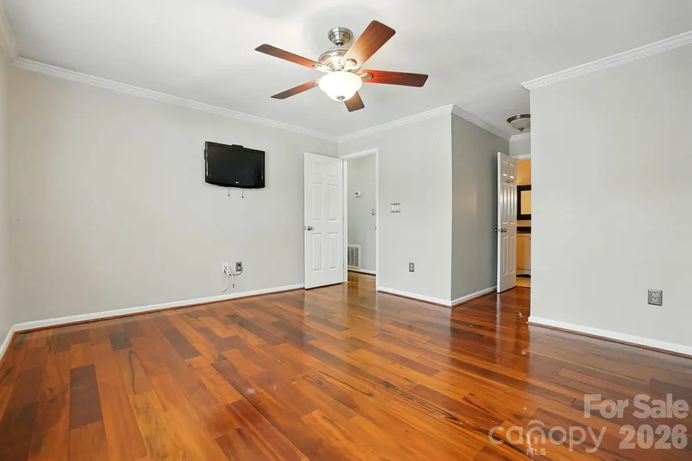 5007 Sharon Road Charlotte, NC 28210