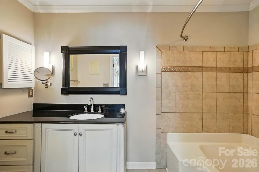 5007 Sharon Road Charlotte, NC 28210
