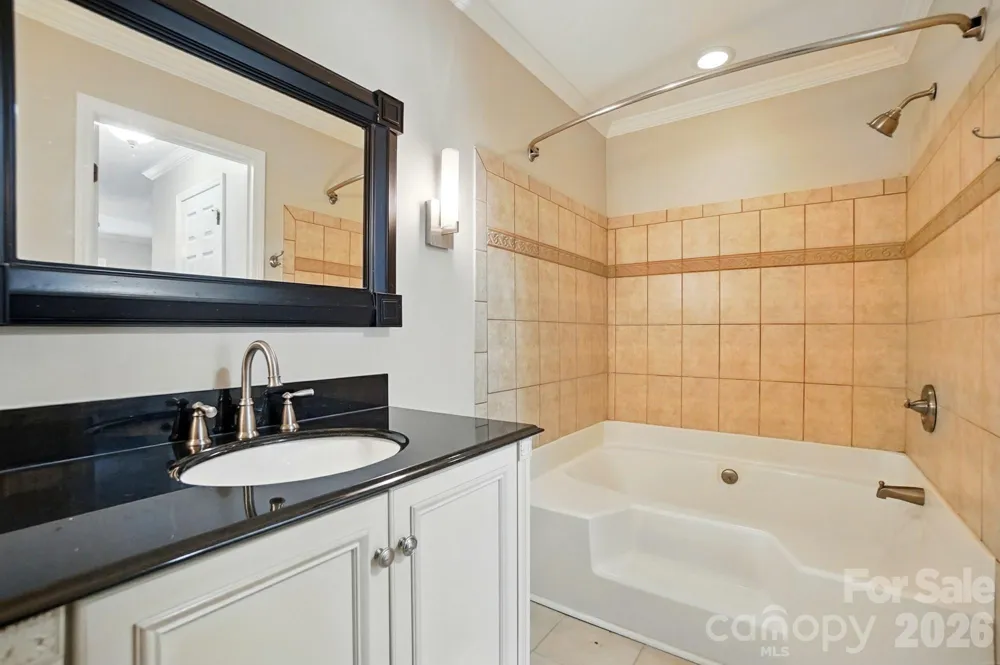 5007 Sharon Road Charlotte, NC 28210
