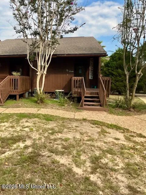 109 Lakeside Villla