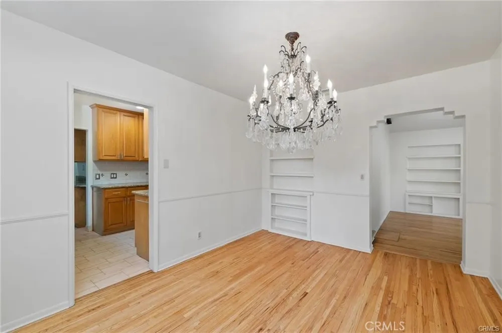 1283 S Dunsmuir Los Angeles, CA 90019
