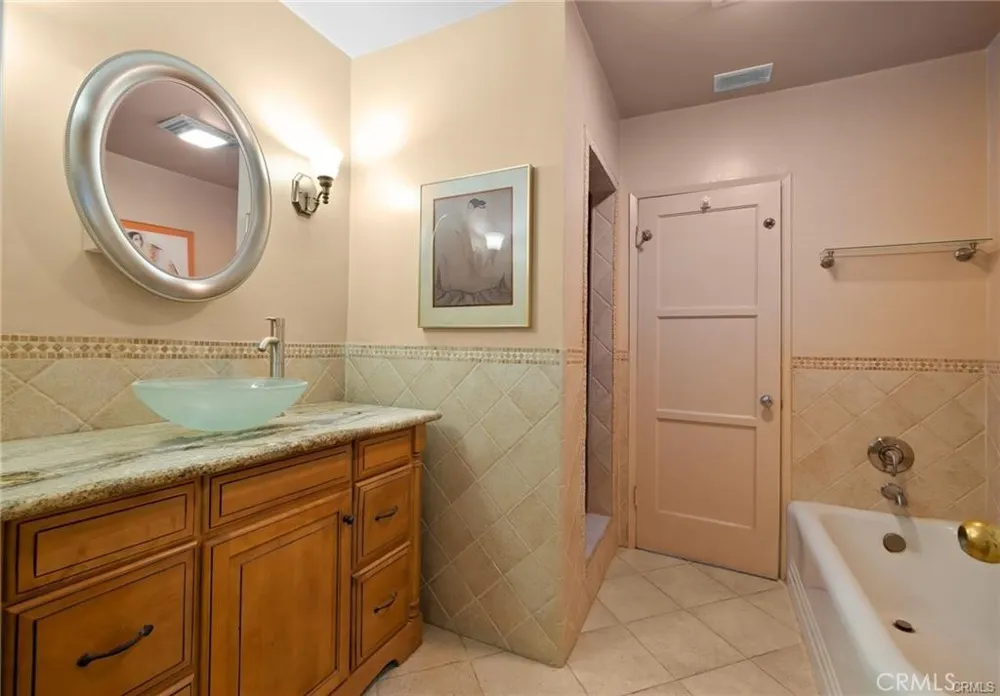 1283 S Dunsmuir Los Angeles, CA 90019