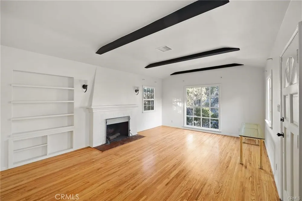 1283 S Dunsmuir Los Angeles, CA 90019