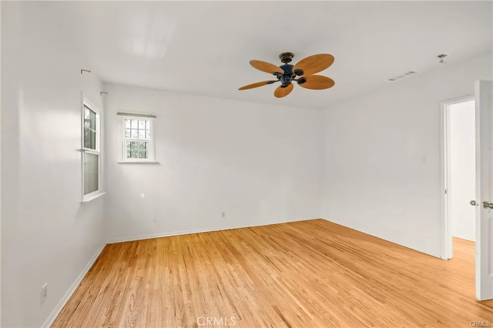 1283 S Dunsmuir Los Angeles, CA 90019