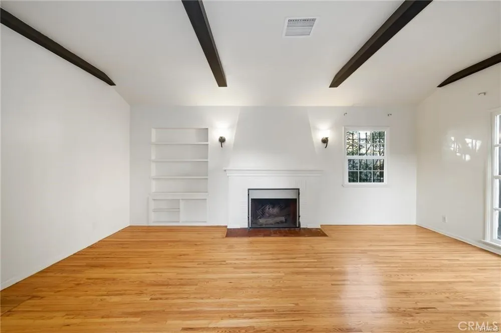 1283 S Dunsmuir Los Angeles, CA 90019