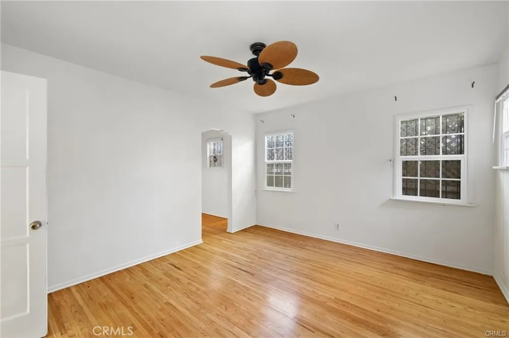 1283 S Dunsmuir Los Angeles, CA 90019
