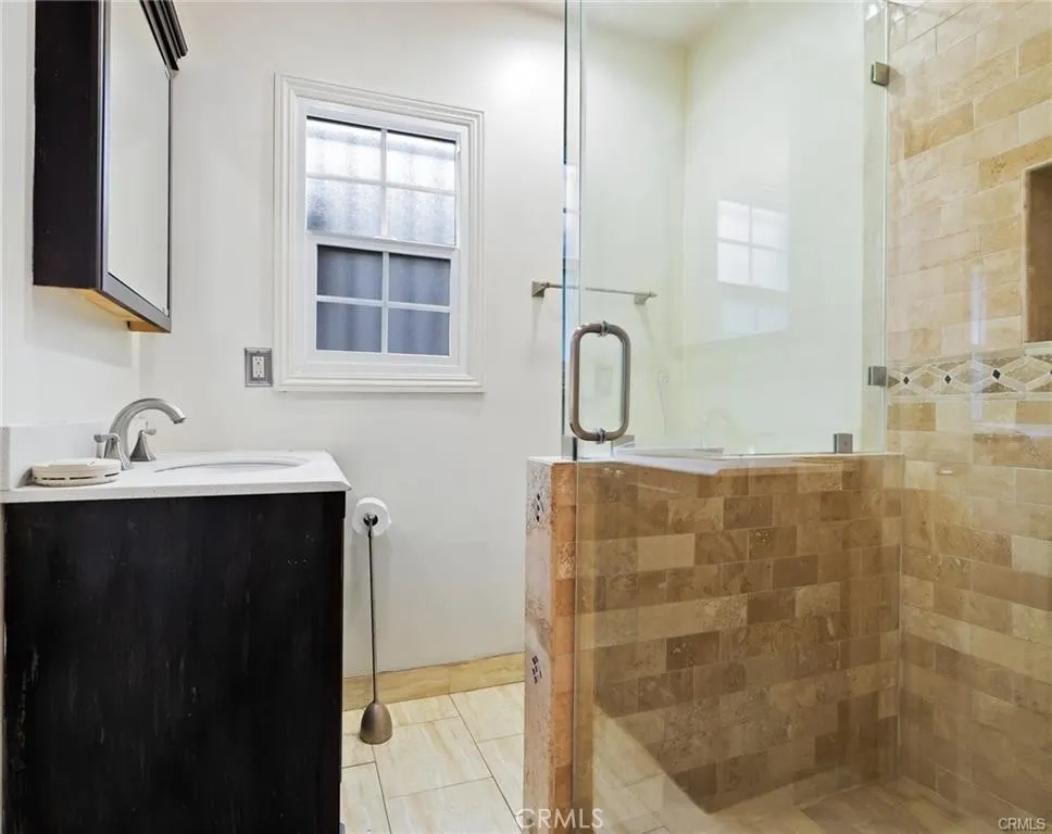 1283 S Dunsmuir Los Angeles, CA 90019
