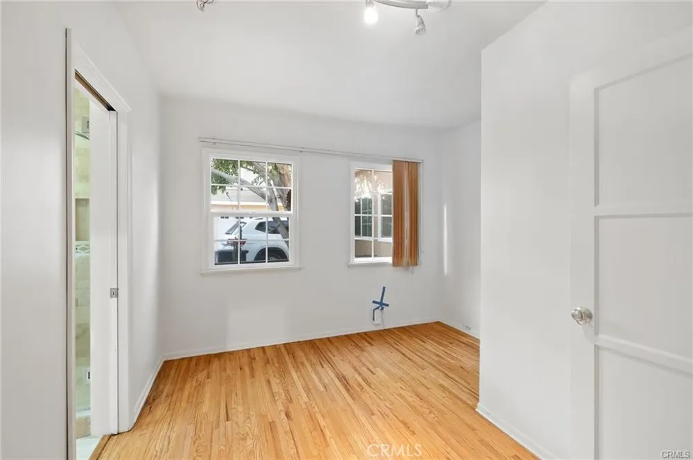 1283 S Dunsmuir Los Angeles, CA 90019