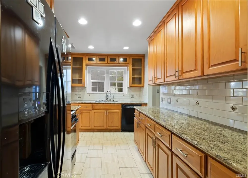1283 S Dunsmuir Los Angeles, CA 90019
