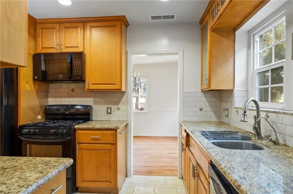 1283 S Dunsmuir Los Angeles, CA 90019