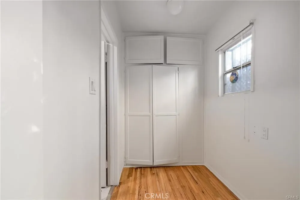1283 S Dunsmuir Los Angeles, CA 90019