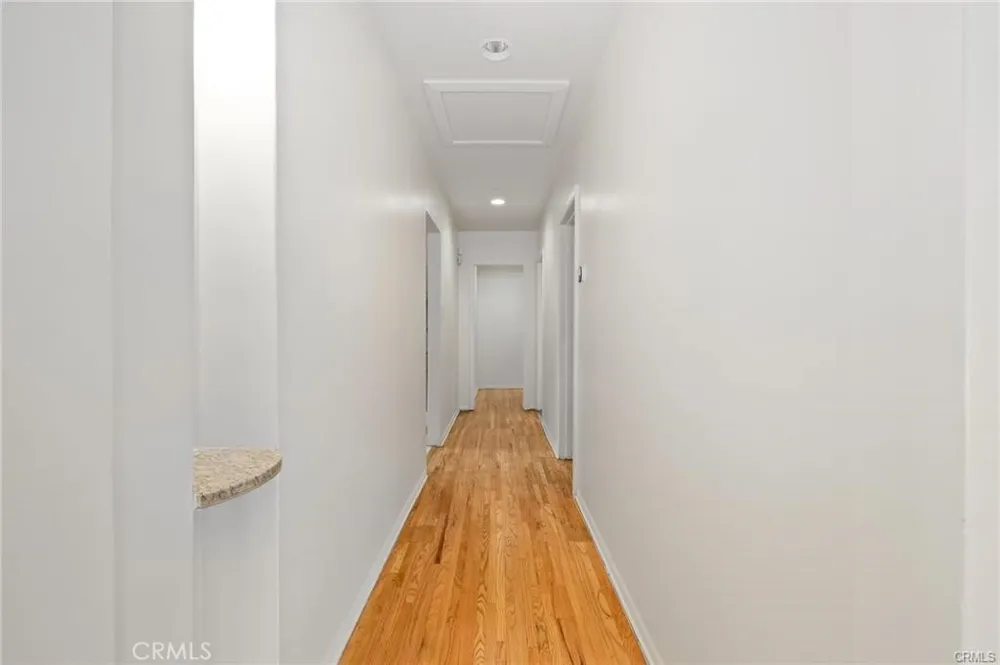 1283 S Dunsmuir Los Angeles, CA 90019