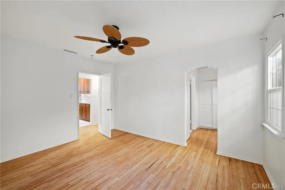 1283 S Dunsmuir Los Angeles, CA 90019