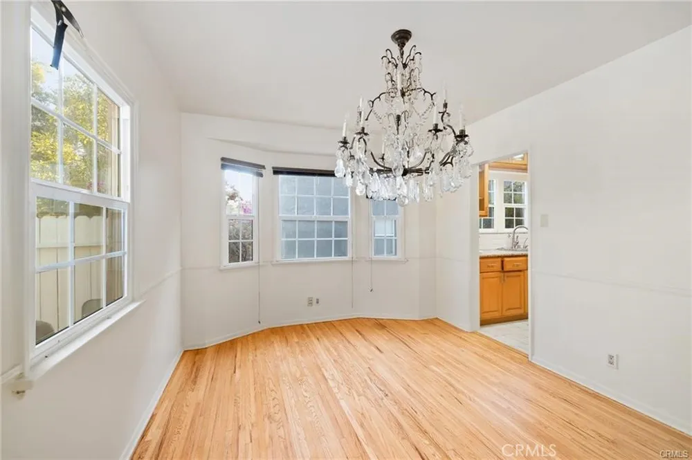 1283 S Dunsmuir Los Angeles, CA 90019