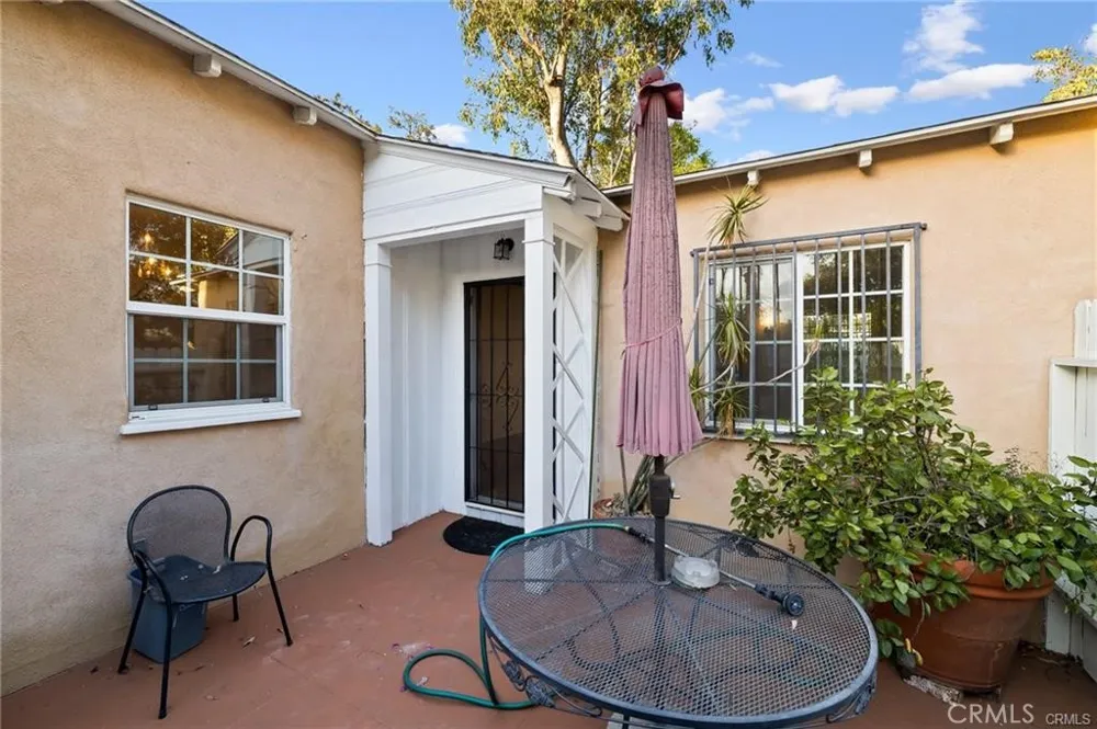 1283 S Dunsmuir Los Angeles, CA 90019