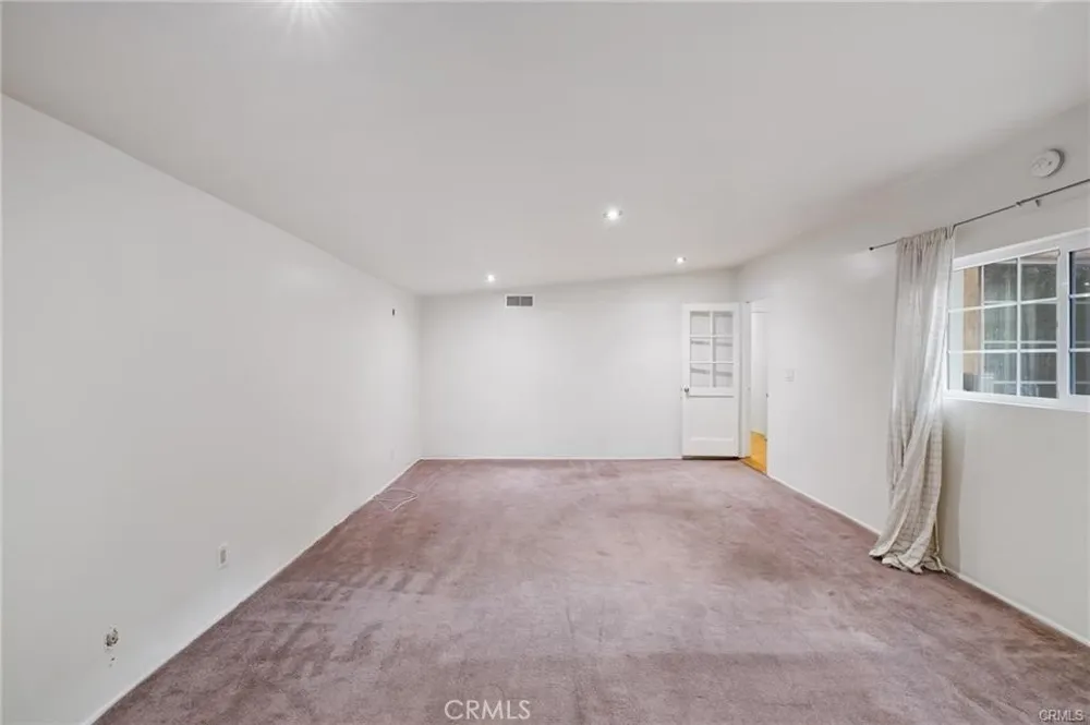 1283 S Dunsmuir Los Angeles, CA 90019