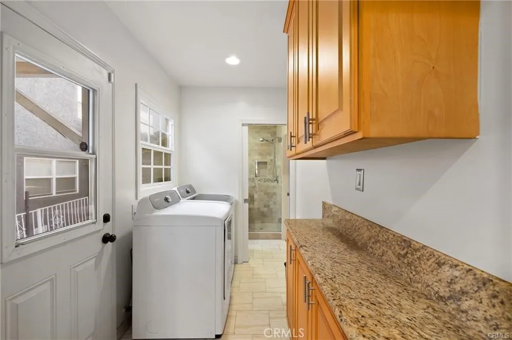 1283 S Dunsmuir Los Angeles, CA 90019