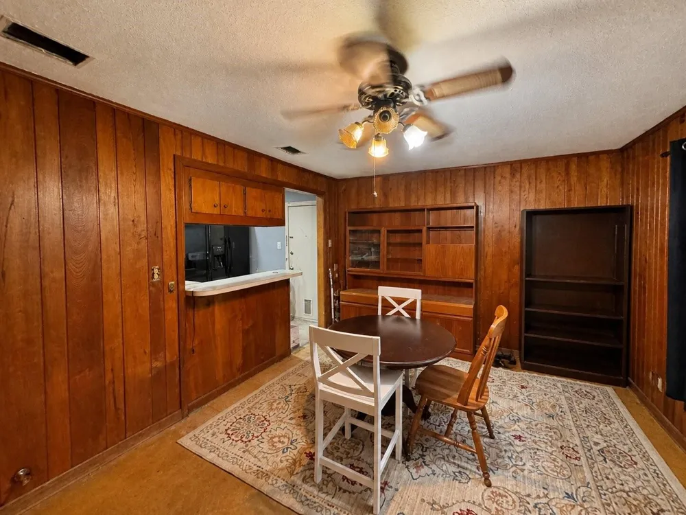 1101 Southampton Dr Angleton, TX 77515