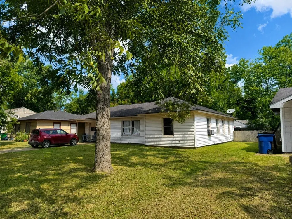 1101 Southampton Dr Angleton, TX 77515