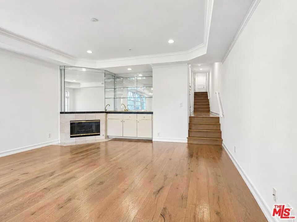 342 Palm Drive #201 Beverly Hills, CA 90210