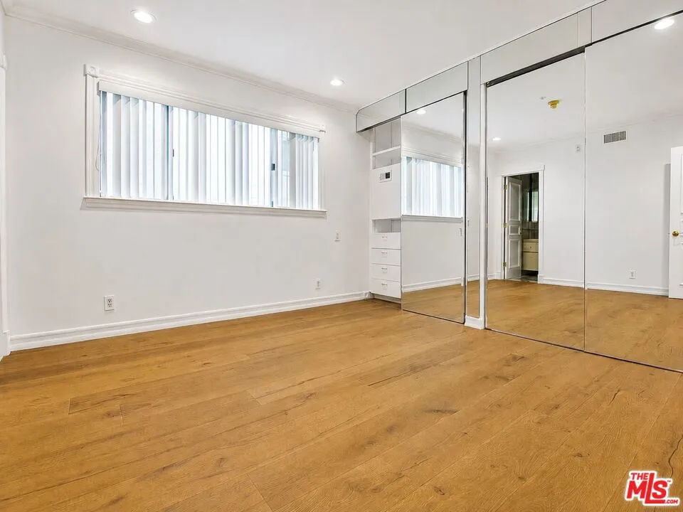 342 Palm Drive #201 Beverly Hills, CA 90210