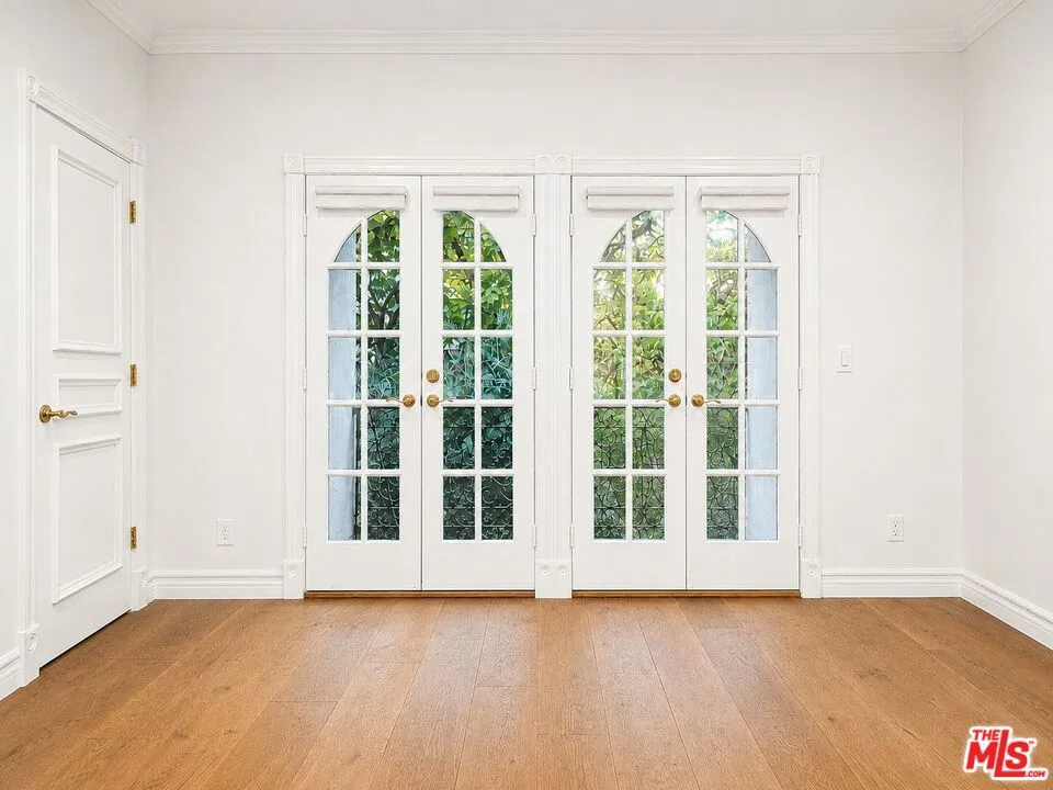 342 Palm Drive #201 Beverly Hills, CA 90210