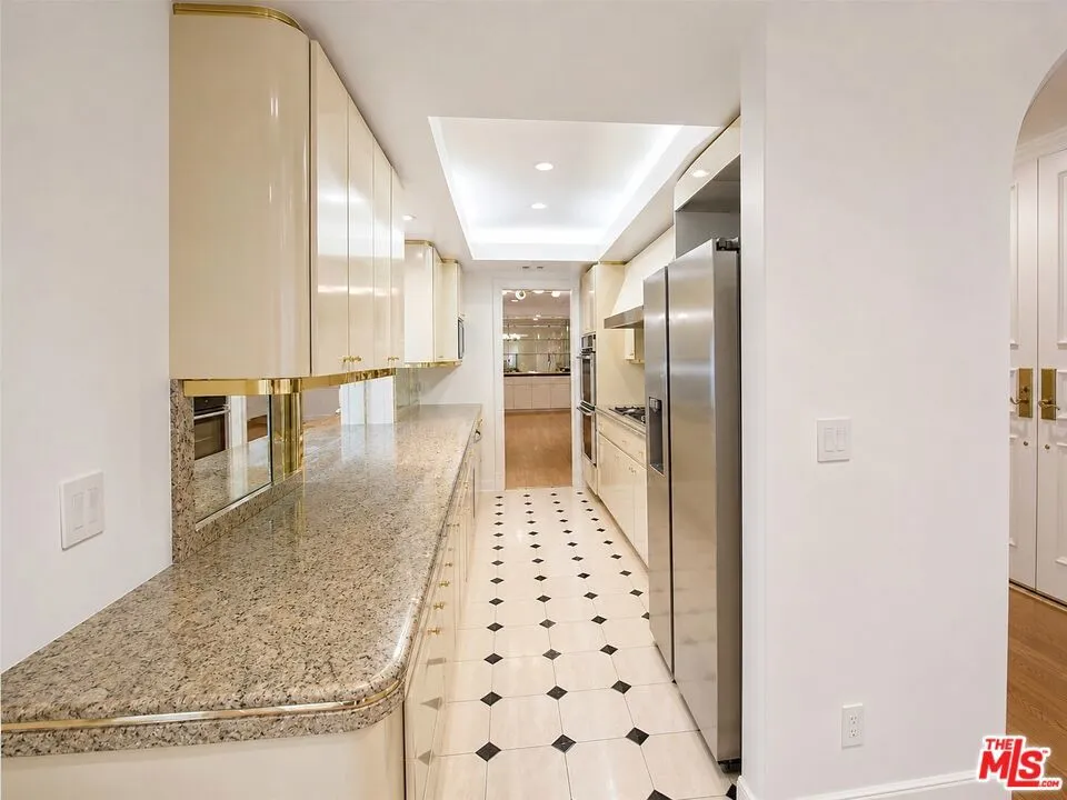 342 Palm Drive #201 Beverly Hills, CA 90210