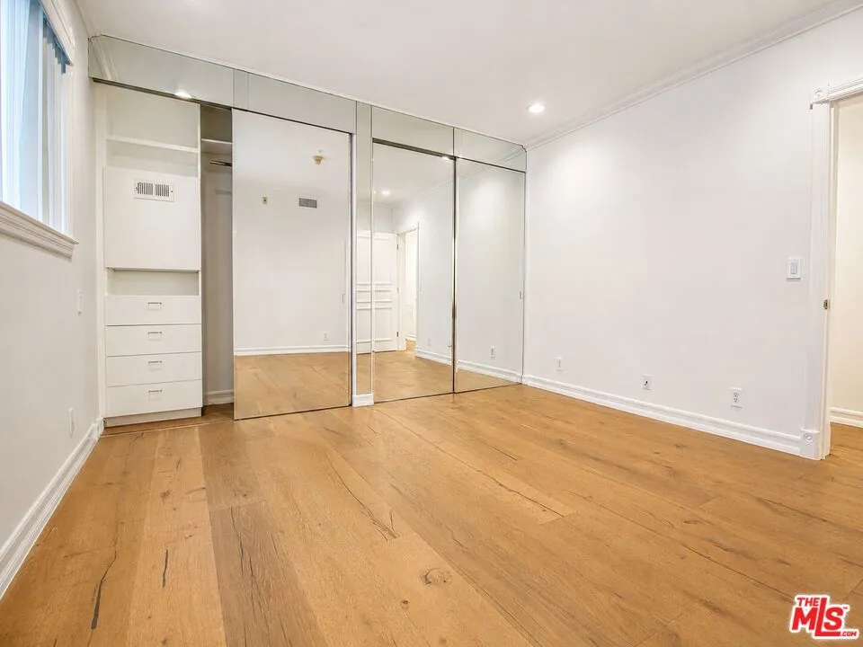 342 Palm Drive #201 Beverly Hills, CA 90210