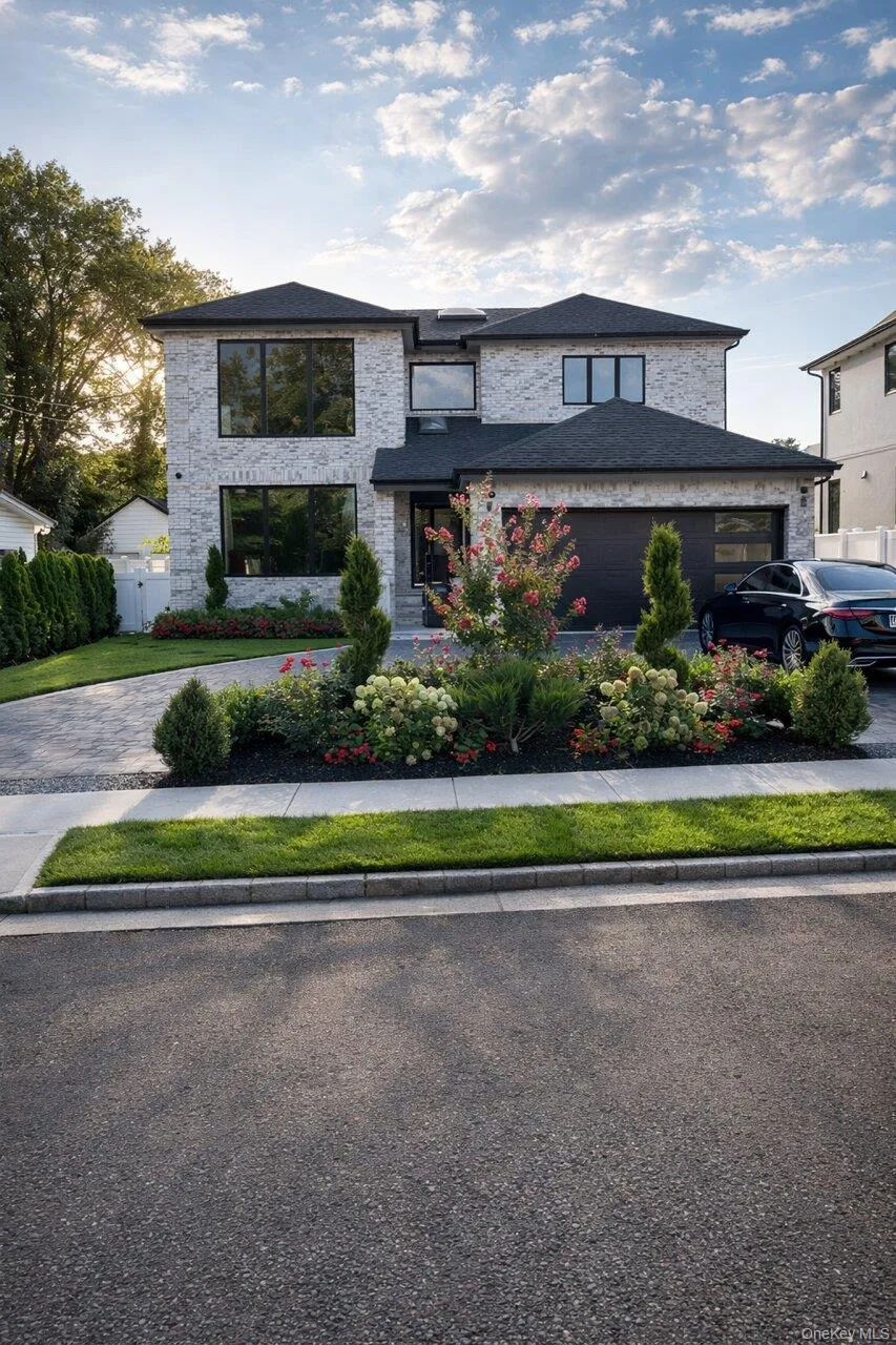 17 Garfield Place Roslyn Heights, NY 11577