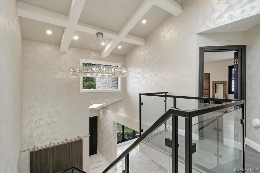 17 Garfield Place Roslyn Heights, NY 11577
