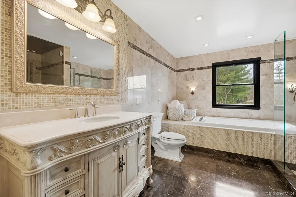 17 Garfield Place Roslyn Heights, NY 11577