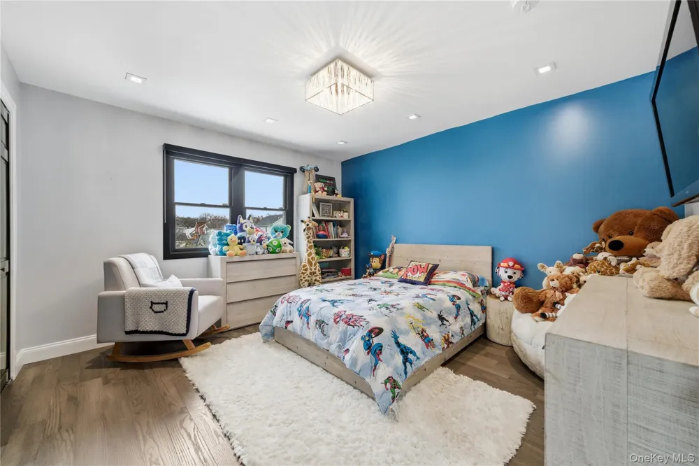17 Garfield Place Roslyn Heights, NY 11577