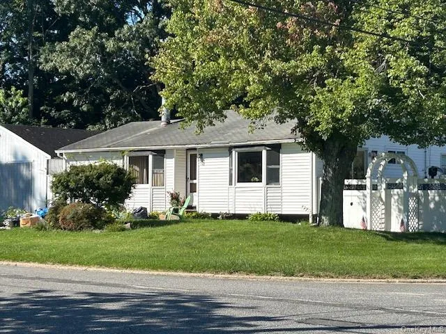 8 Durst Drive Selden, NY 11784