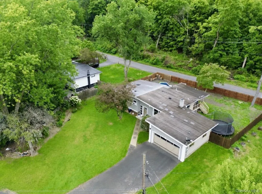 16 Exeter Road Poughkeepsie, NY 12603