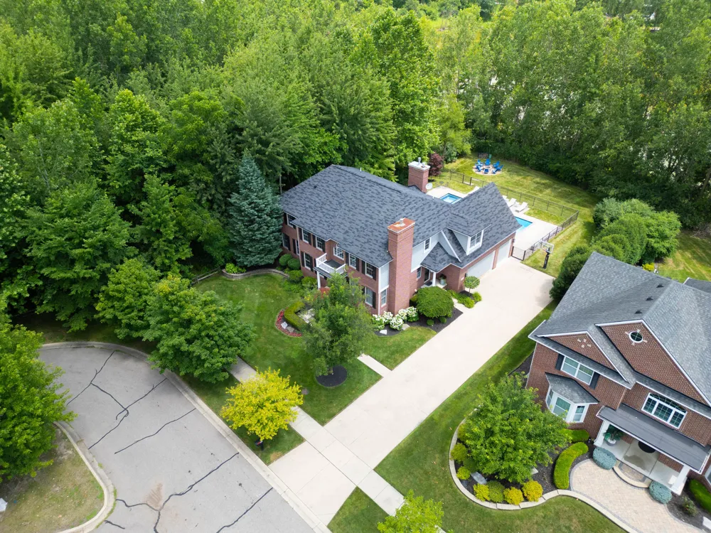 613 Aylesbury Court Canton, MI 48187